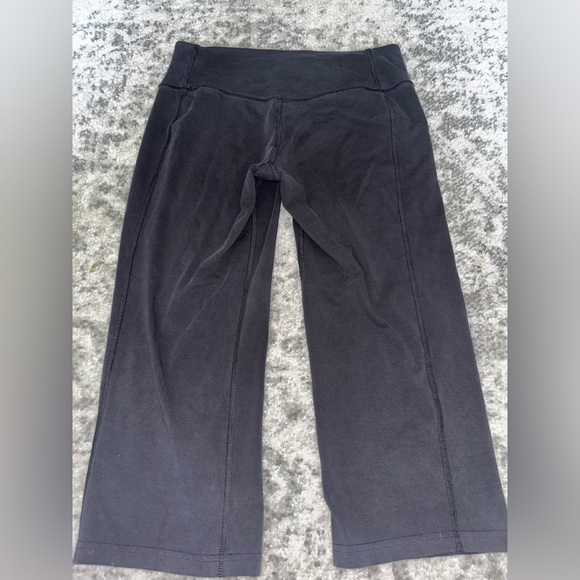 Nike Dri-FIT Black Yoga Pants Wide Leg Capri Stretch Activewear Size Medium - Picture 2 of 4